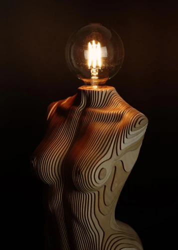 Drewniana-rzezba-dekoracja-lampa-Freya-ozdoby-drewniane-dekoracje-artystyczne-rzezby-z-drewna-ozdoba-na-stol-rekodzielo-z-drewna